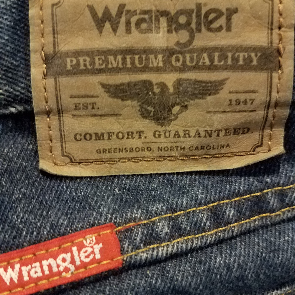 Wrangler Relaxed Fit Men's Blue Jeans